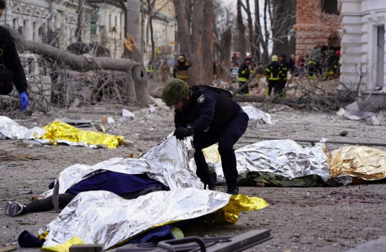 Атака на Суми: в українських дипустановах приспустять прапори