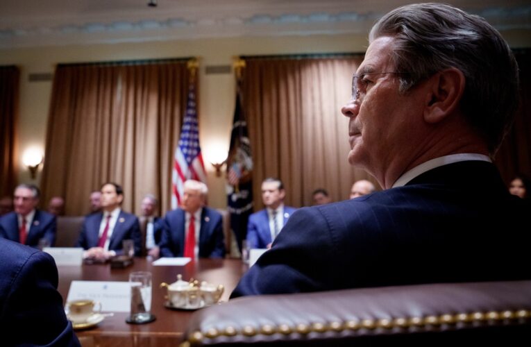 Axios: міністр фінансів США облаяв Ілона Маска