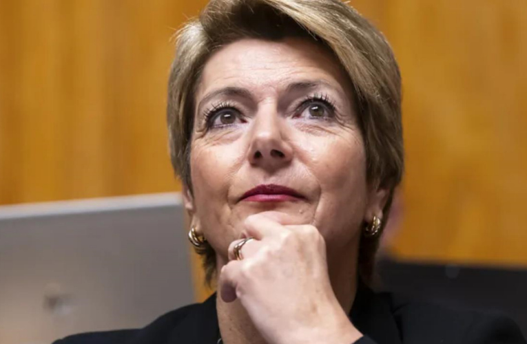 Bloomberg дізнався, з ким говорив Трамп перед паузою у введенні мит