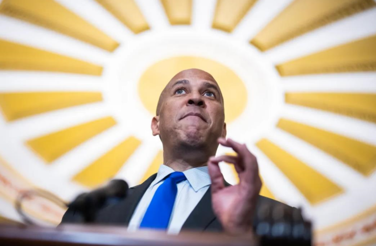 Демократ Букер став рекордсменом із промовою на 25 годин