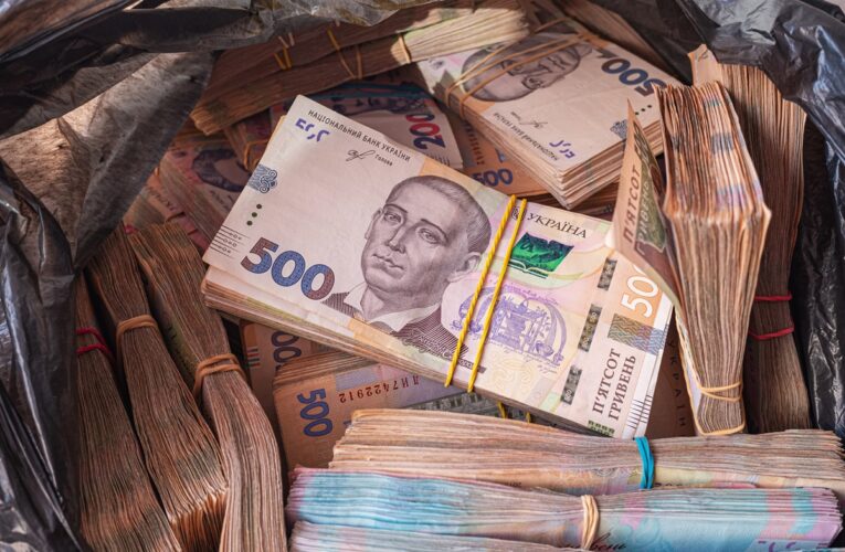 Директора фірми підозрюють у “відкатах” Київзеленбуду