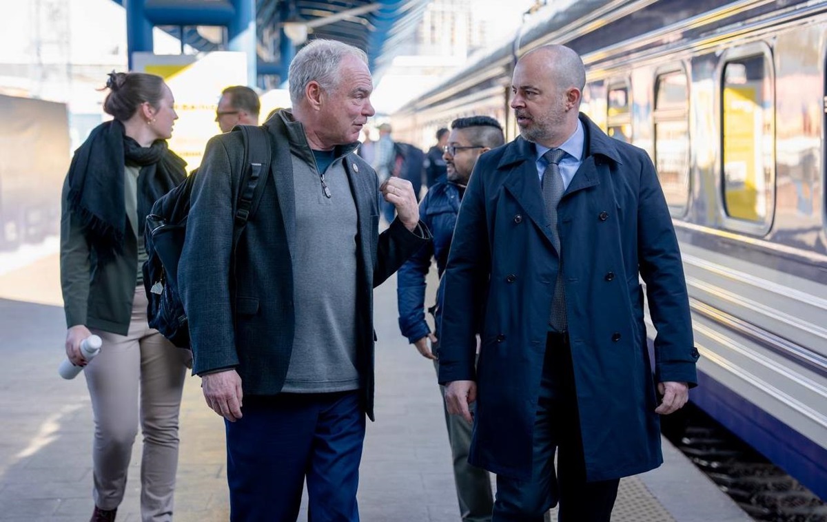 Новини України - До Києва прибув американський сенатор-демократ