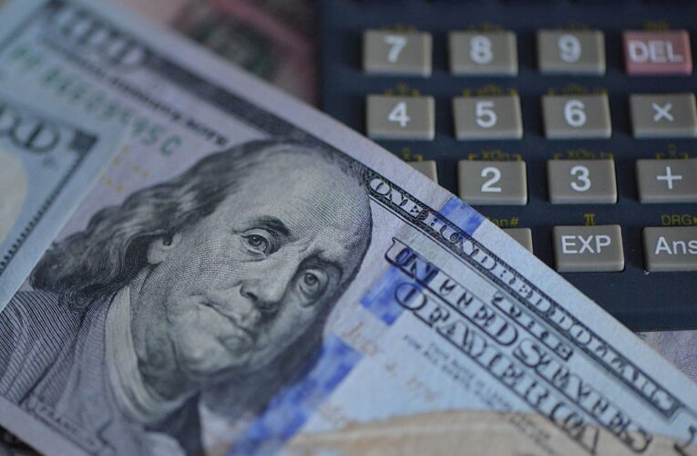 Долар обвалився через плани Трампа звільнити голову ФРС