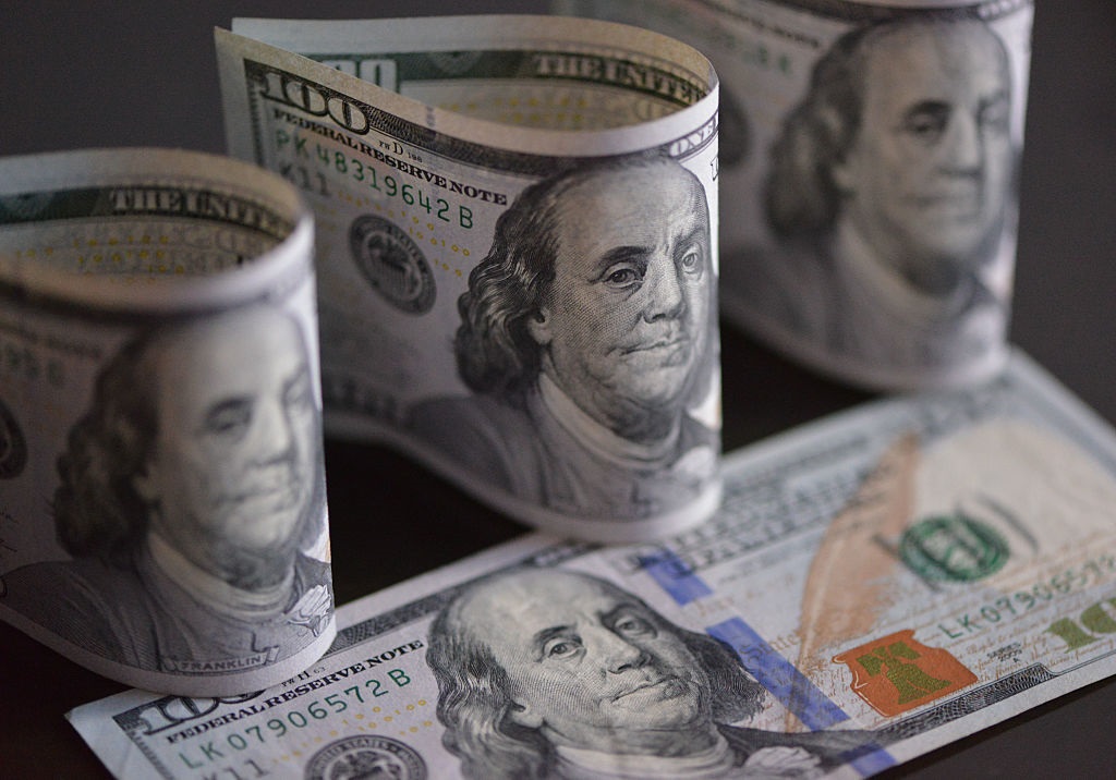 Новини бізнесу - Долар США продовжує дешевшати через торговельну війну Трампа