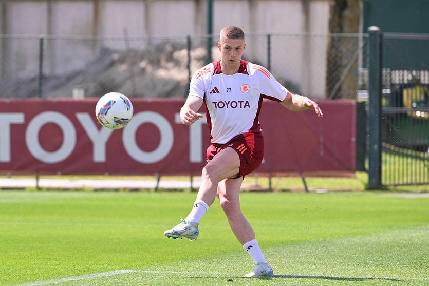 Новини спорту - Довбик серед тих гравців Роми, чиє можливе залишення клубу