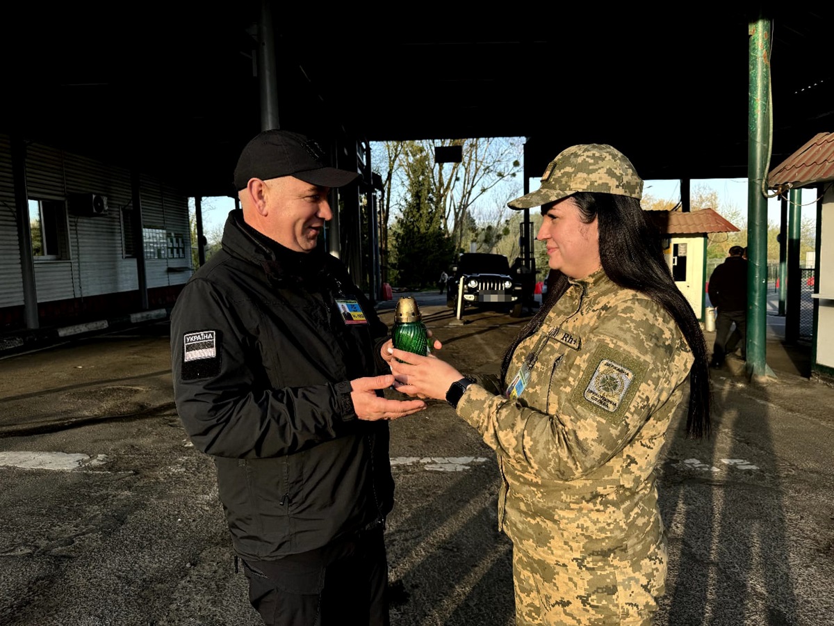 Новини України - ДСНС показала прибуття Благодатного вогню