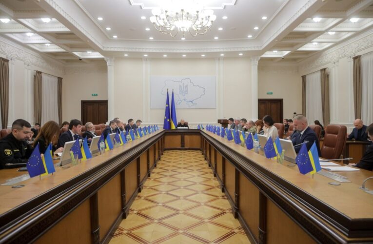 Енергосистема витримала дев’ять масованих атак за сезон – Шмигаль