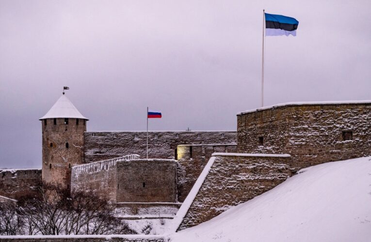 Естонія замінує кордон з Росією