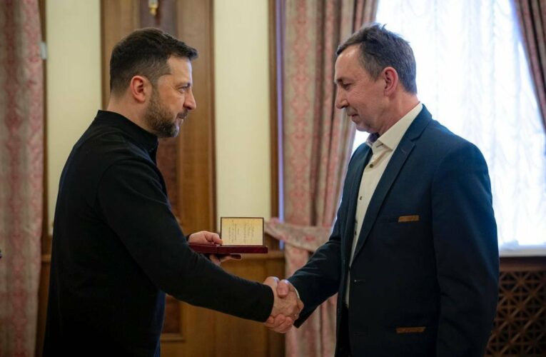 Володимир Зеленський вручив нагороди працівникам оборонно-промислового комплексу