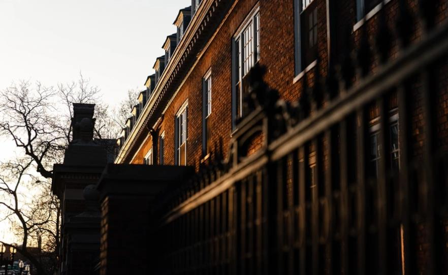 Новини світу - Гарвард подав до суду на Трампа через замороження фінансування