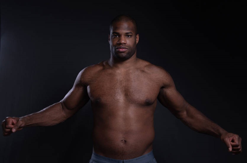 Новини спорту - Гвоздик прокоментував вчинок Дюбуа, який штовхнув Усика перед боєм