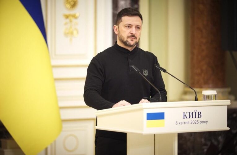 Китай підтримує вторгнення Росії – Зеленський