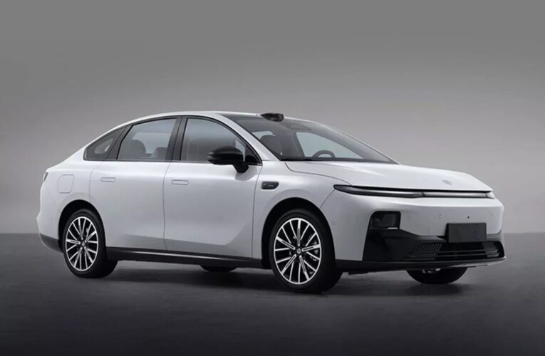 Китайський бренд автогіганта Stellantis представить свій перший седан