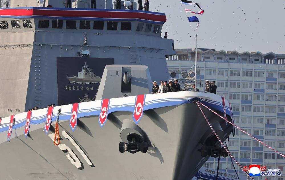 Новини світу - КНДР показала есмінець із "найпотужнішою зброєю"