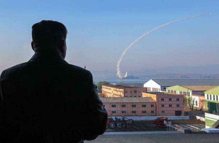 КНДР вперше запустила ракети з нового есмінця