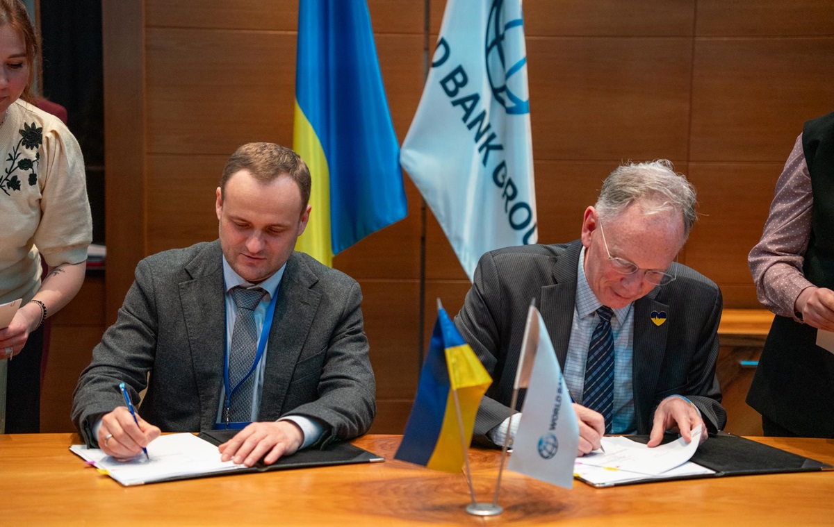 Новини бізнесу - Кулеба підписав угоду про залучення $432 млн на відновлення інфраструктури