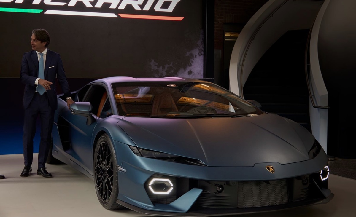 Без категорії - Lamborghini презентувала новий гібридний суперкар