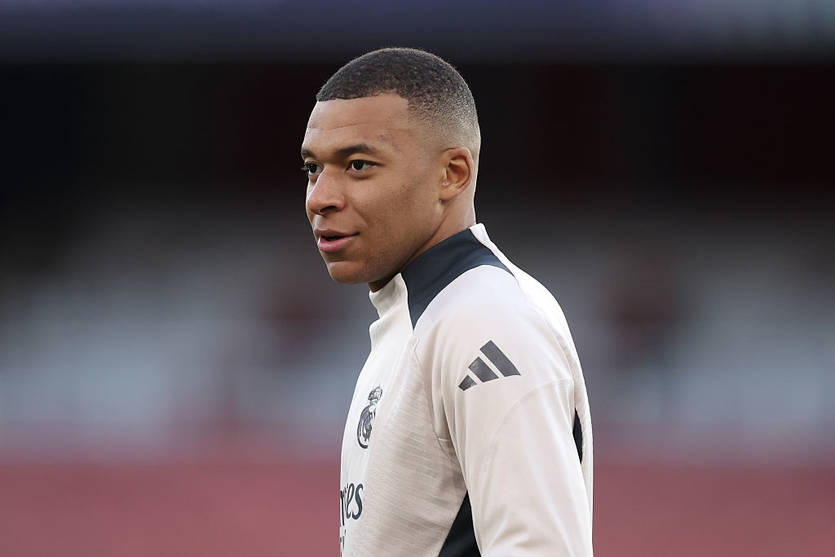 Новини спорту - Легендарний футболіст оцінив шанси Мбаппе на Золотий м'яч