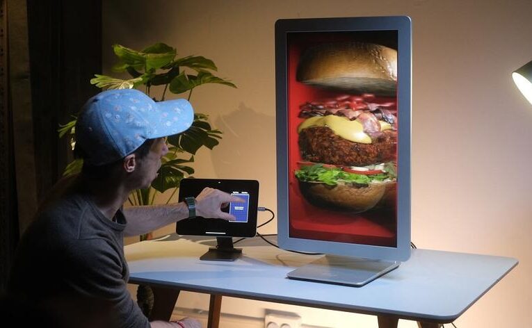 Looking Glass показала панель, що відображає 3D об’єкти без окулярів