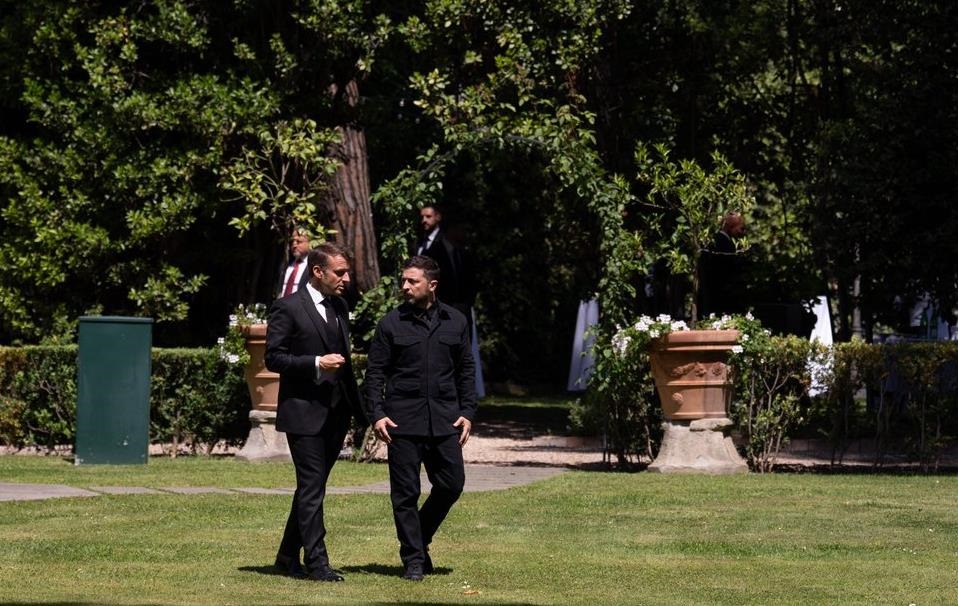 Новини світу - Макрон розповів про зустріч із Зеленським