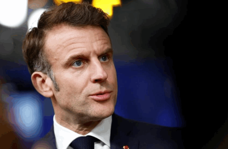 Макрон заявив про посилення тиску на Москву