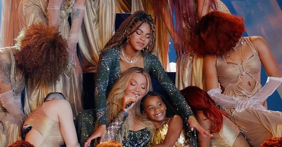 Новини культури - Молодша дочка Бейонсе вперше вийшла на сцену