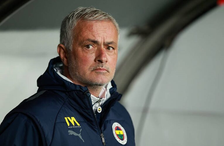 Моурінью може сенсаційно повернутися в один з своїх колишніх клубів