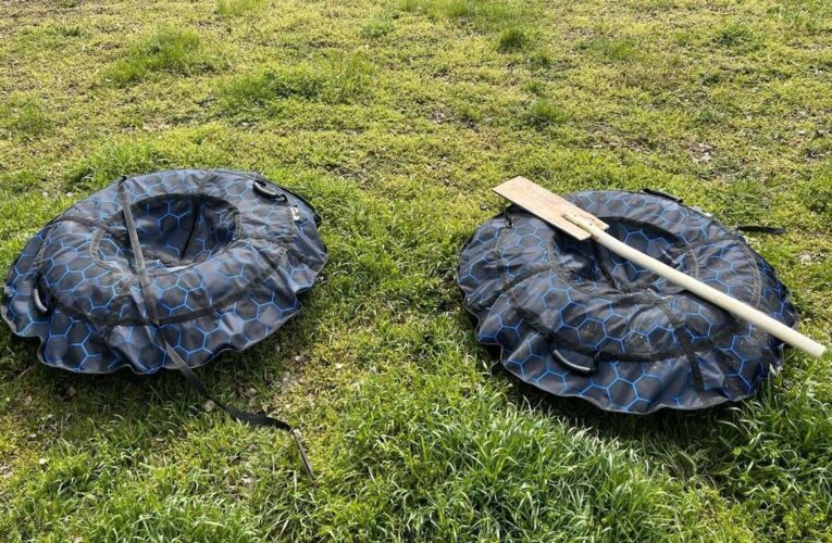 На Дністрі перехопили двох ухилянтів на надувних тюбінгах з одним веслом