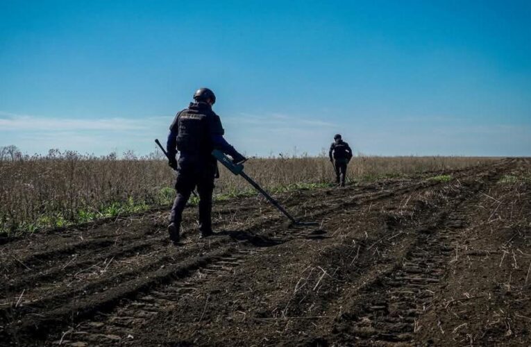 На Харківщині на міні підірвалися троє людей