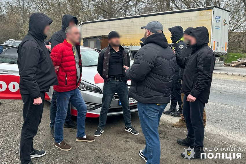 Новини України - На Хмельниччині затримали іноземців за розбій і вимагання