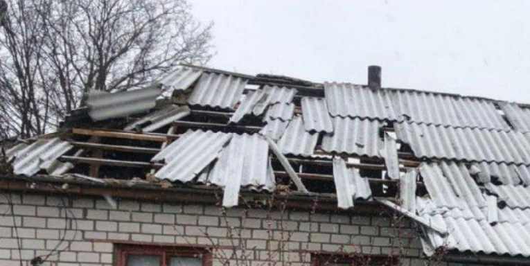 На Кіровоградщині уламки ракети РФ пошкодили ЛЕП і будинки