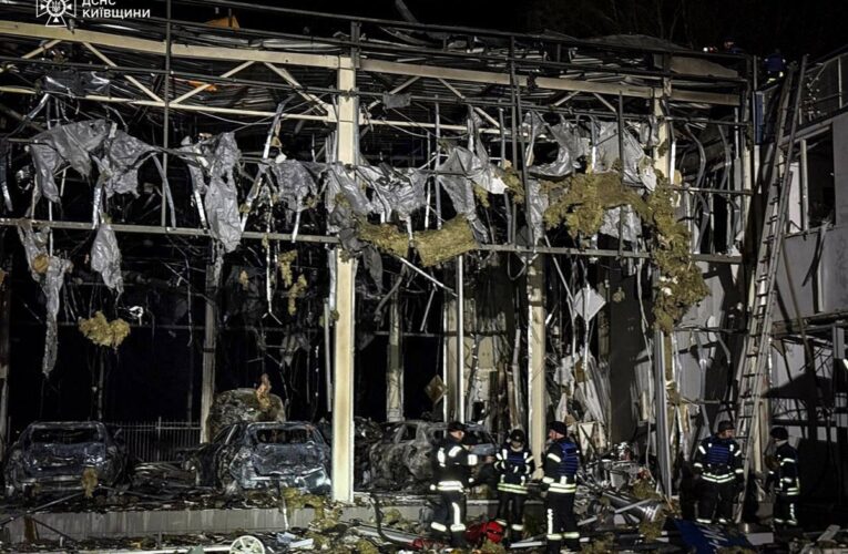 На Київщині вигорів автосалон через атаку дронів
