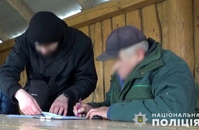 На Львівщині чоловік застрелив пса, бо той “полював на курей”