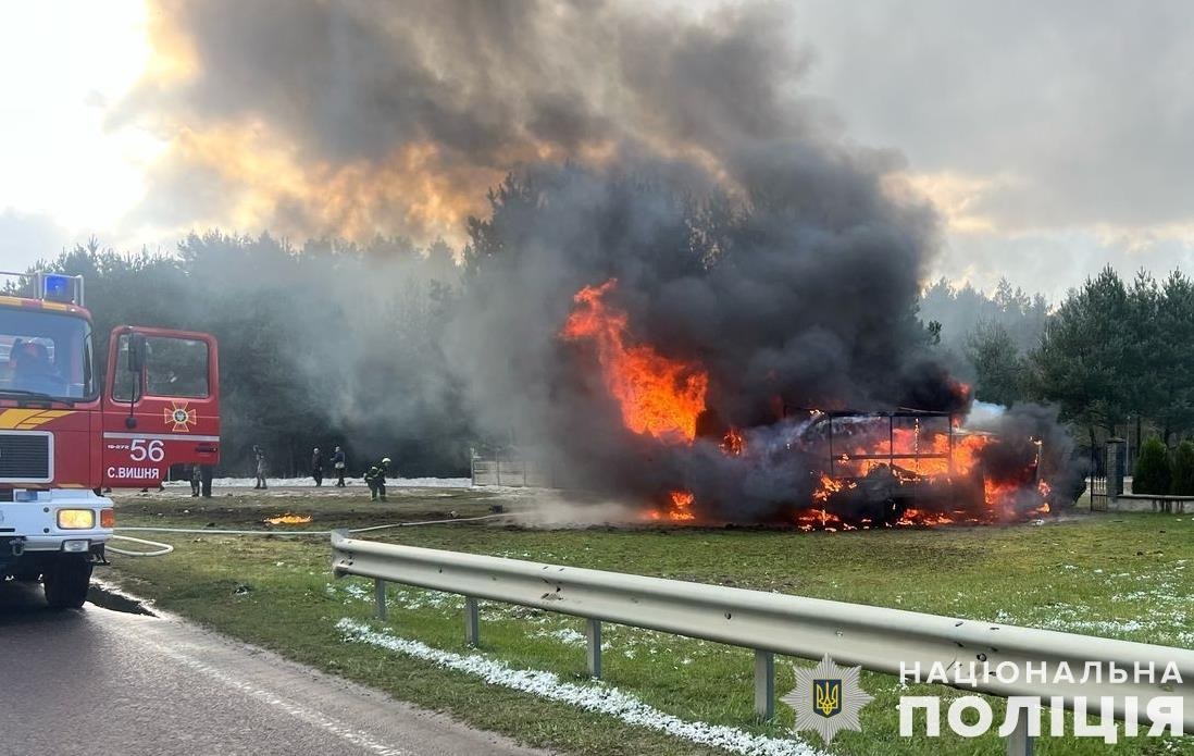 Новини України - На Львівщині зіткнулися мікроавтобус та ГАЗель: семеро постраждалих