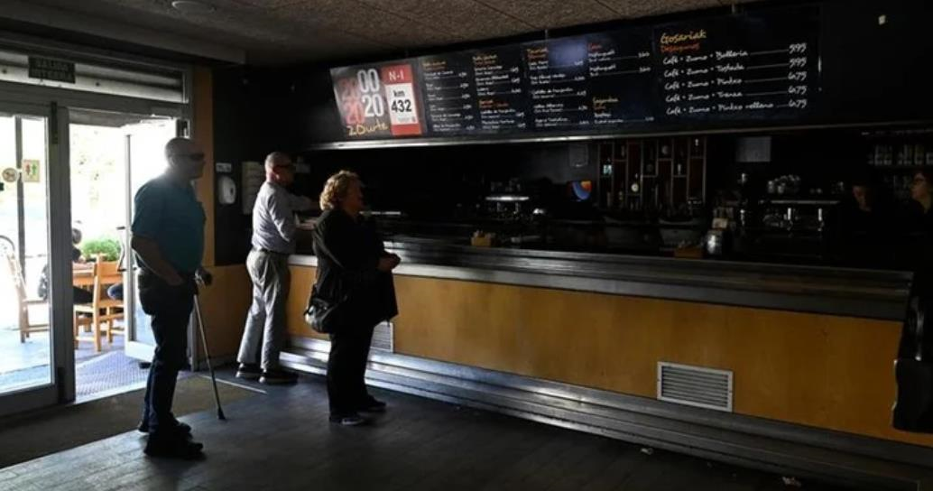 Новини світу - На половині території Іспанії відновили електропостачання