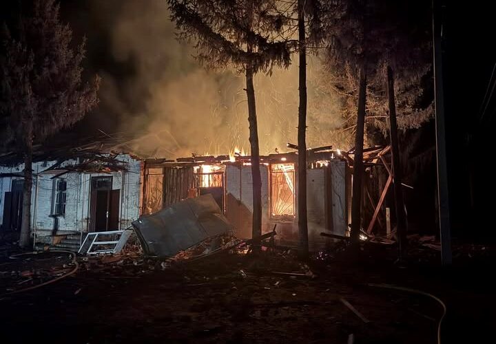 На Сумщині дрони РФ атакували сільгосппідприємство, виникла пожежа