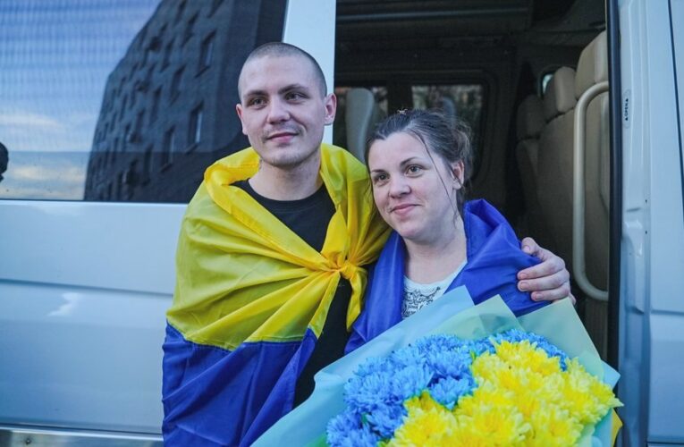 Не бачилися три роки: з полону РФ звільнили маму і сина