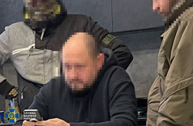 Одного з керівників податкової служби Сумської області затримали на хабарі