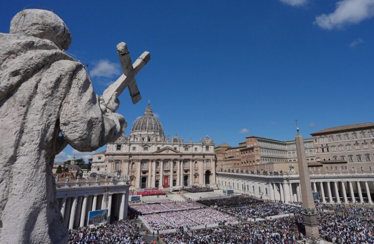 Папа Франциск передав усі свої гроші дитячій в’язниці – The Economist