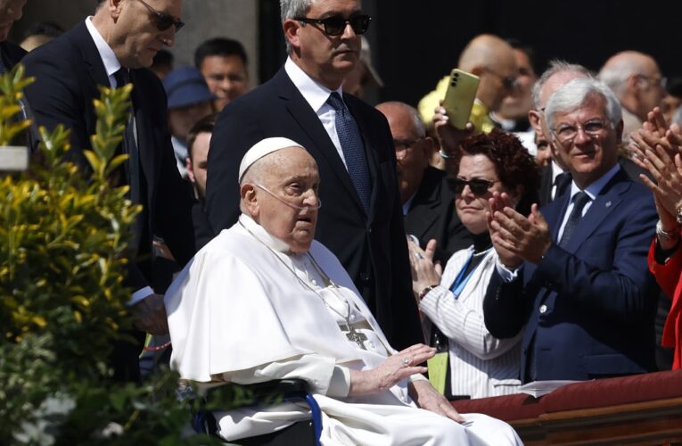 Папа Римський привітав вірян у Ватикані