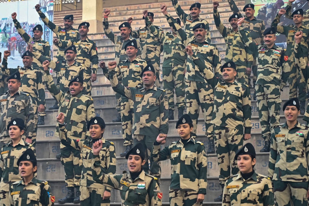 Новини світу - Перші постріли. Індія та Пакистан на грані війни