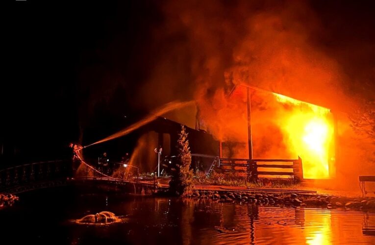 Під Києвом через атаку РФ палав готельний комплекс