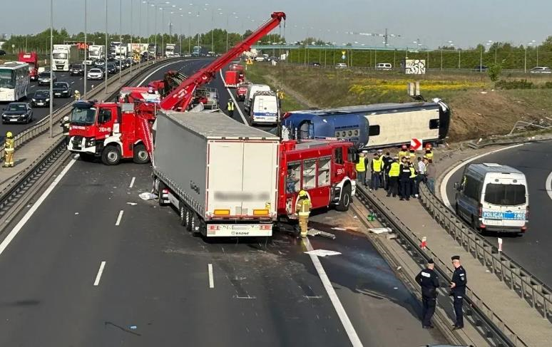 Новини України - Під Варшавою сталася ДТП за участю автобуса і вантажівки, водій - українець