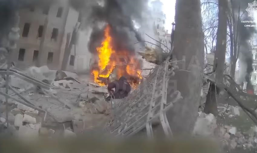Новини України - Поліція показала кадри перших хвилин після ракетних ударів РФ по Сумах