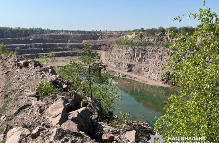 Поліція заблокувала роботу підсанкційних кар’єрів і заводів