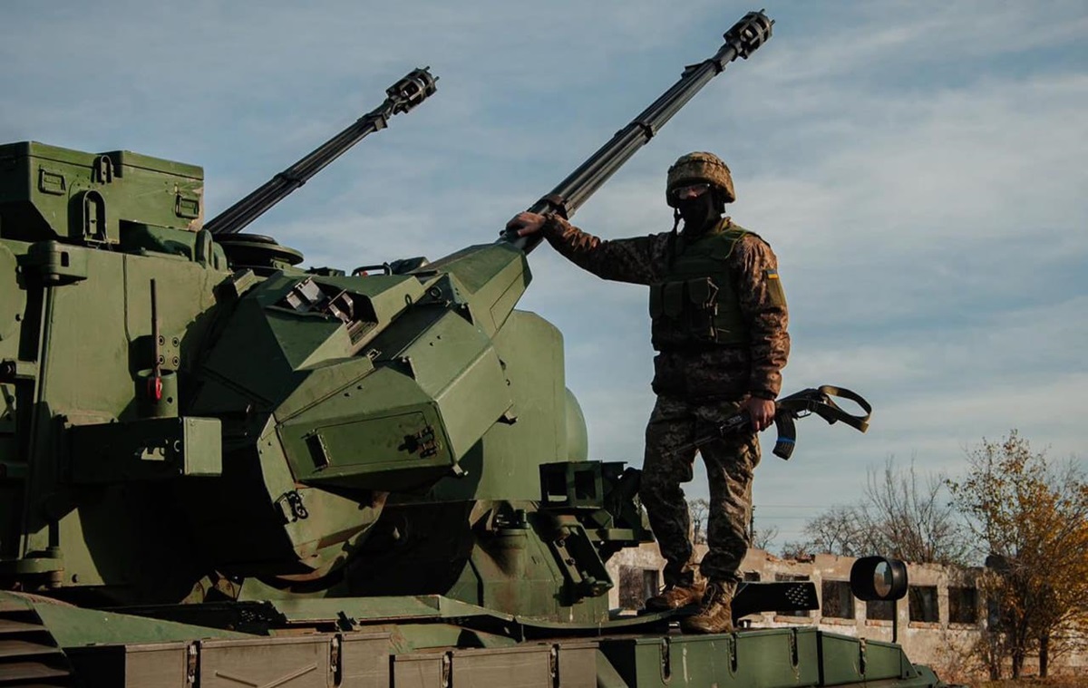 Новини України - ППО відбила атаку майже 100 російських дронів