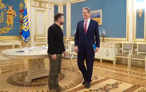 Новини України - "Припиніть стукати пальцем": Зеленський розповів про переговори з Бессентом