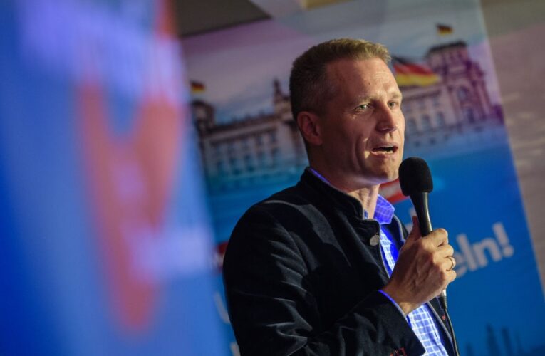 Проросійського євродепутата позбавили недоторканності