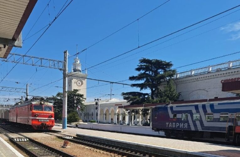 Росія запустила до Криму через окуповані території контейнерний потяг
