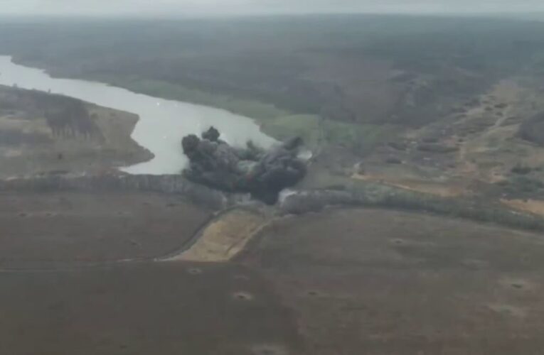 Росіяни скинули авіабомбу на власну греблю